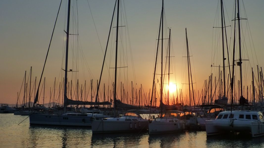 Abendstimmung auf in der Marina Ischia/Golf von Neapel